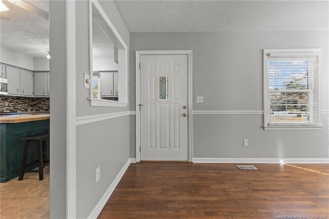 Building Photo - 1001 Anarine Rd