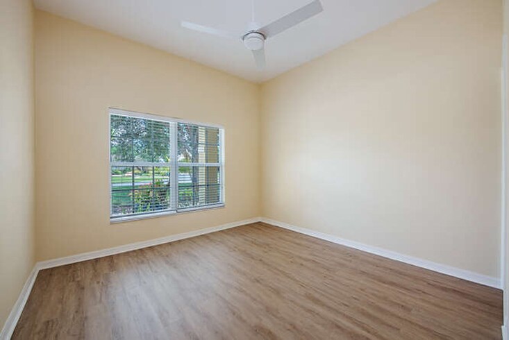 Building Photo - 2271 Grove Dr