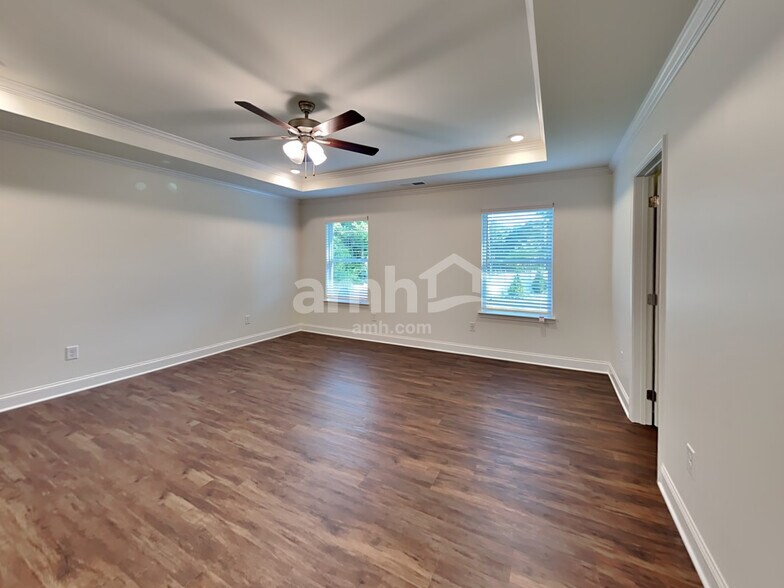 Building Photo - 719 Carnaby Ln