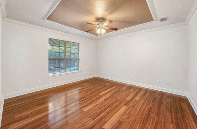 Building Photo - 4 Bedroom in Ideal Neighborhood!!