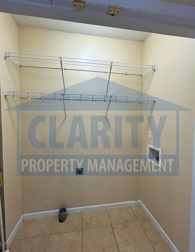 Building Photo - Two bedroom townhome in North Cleveland