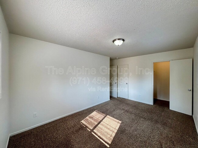 Building Photo - 6041 SW Valley Ave