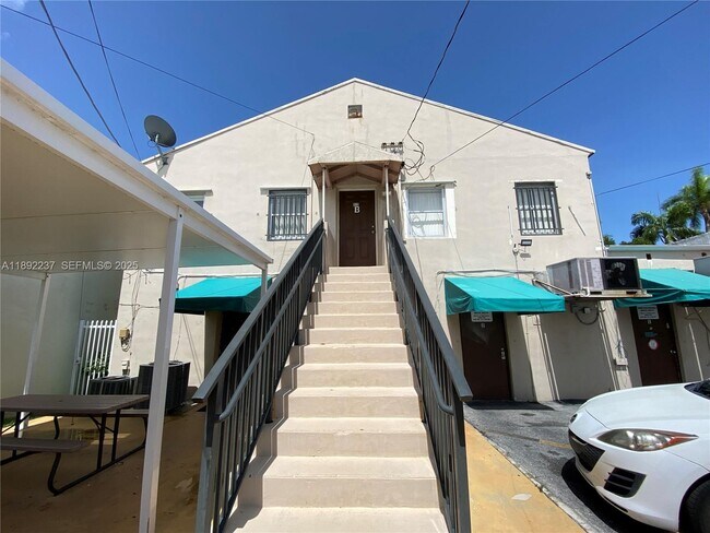 Building Photo - 313 N Krome Ave