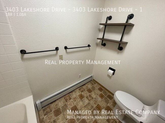 Building Photo - 3403 Lakeshore Dr