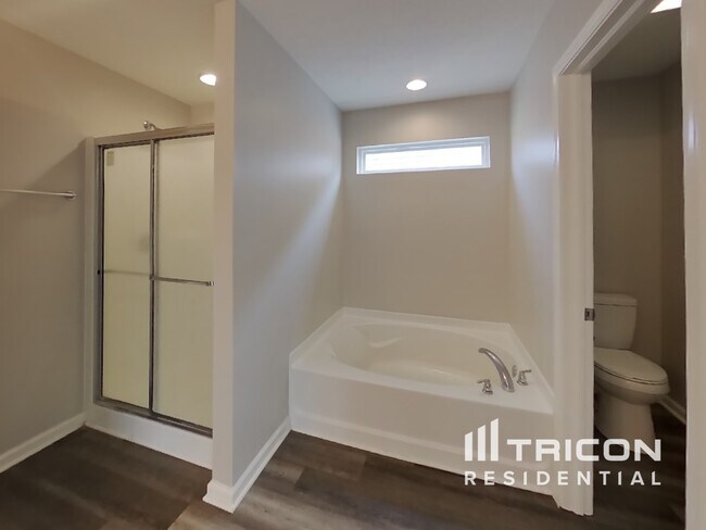 Building Photo - 1618 Huntzinger Blvd