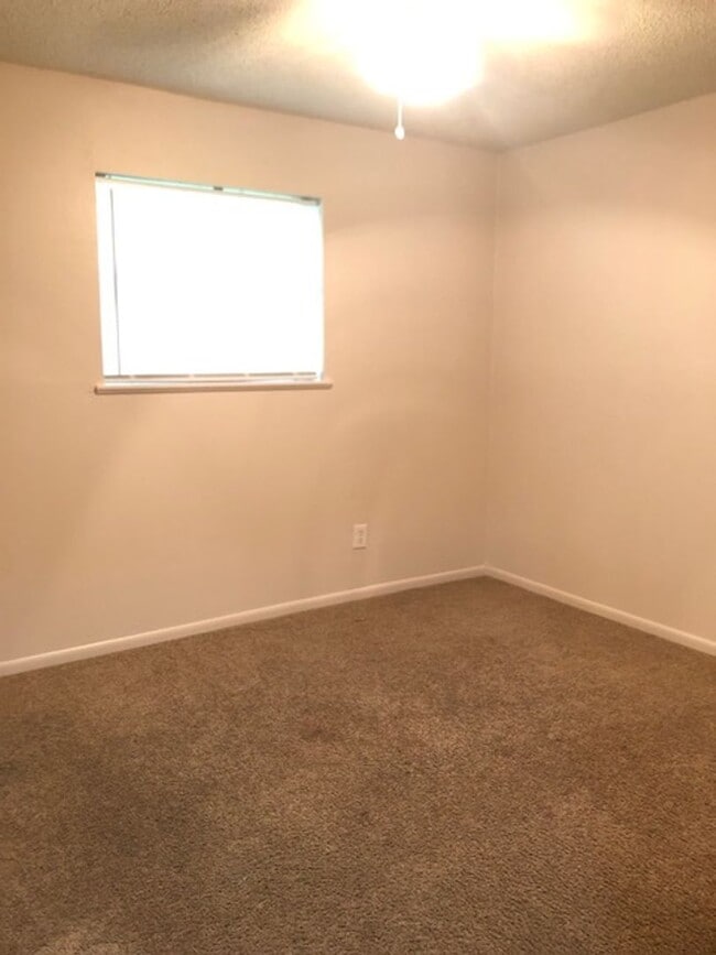 Building Photo - 1208 Alpine Dr