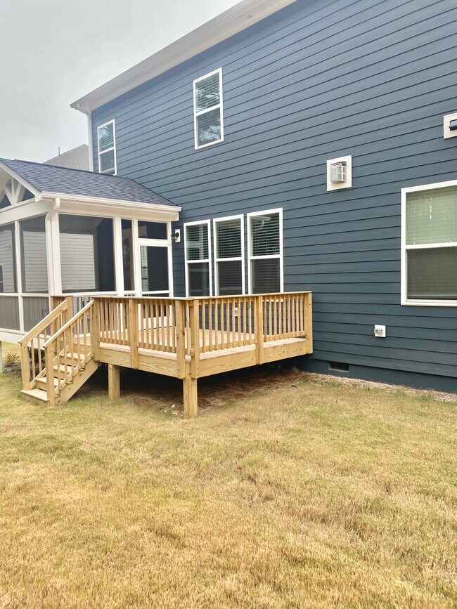 Building Photo - 586 The Parks Dr