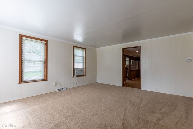 Building Photo - 3 br, 1 bath House - 23081 Springbrook Dr