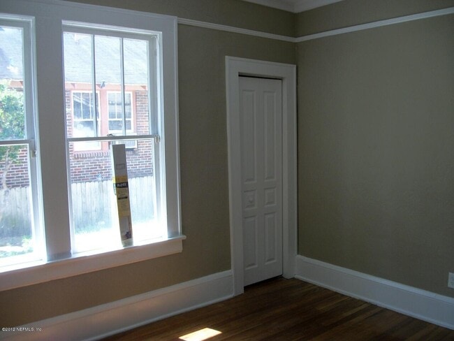 Building Photo - 739 Acosta St