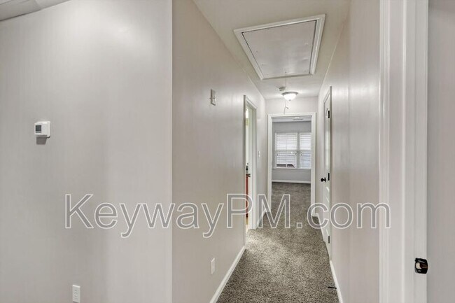 Building Photo - 219 Kickham Ln