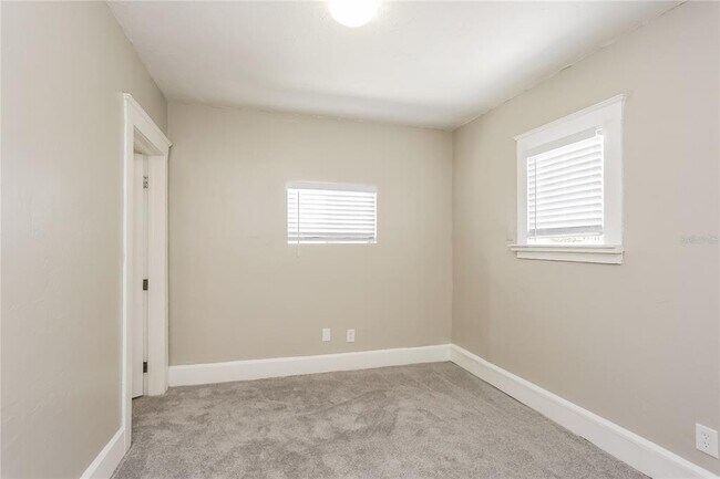 Building Photo - 4010 1st Ave S