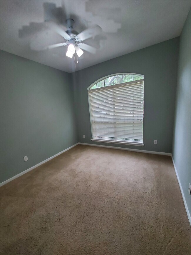 Building Photo - 2715 Falling Forest Ct