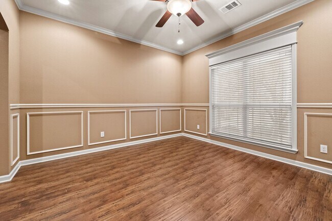 Building Photo - 2009 Ingleside Dr