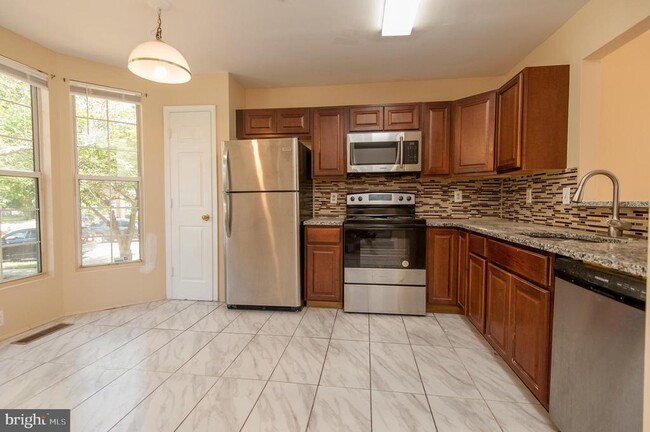 Building Photo - 10749 Kitchener Ct