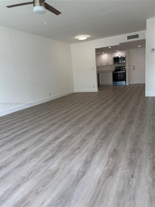 Building Photo - 200 Lakeview Dr