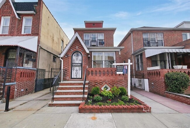 Building Photo - 837 E 49th St