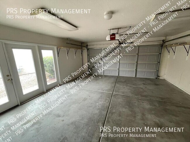 Building Photo - 1030 W Saragosa St