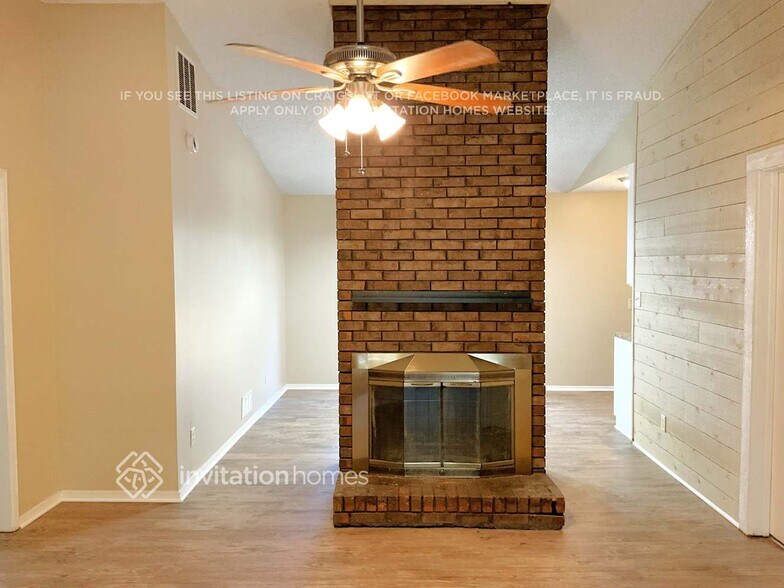 Building Photo - 1093 Sandalwood Dr