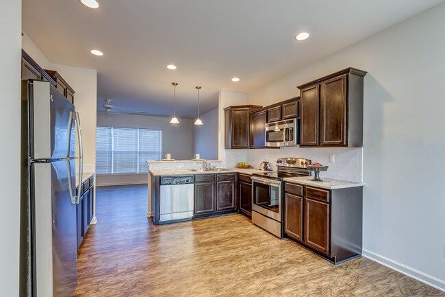 Building Photo - The Townhomes at Glasford Square