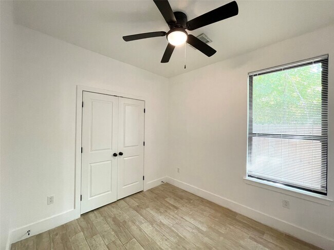 Building Photo - 5121 Southwind St