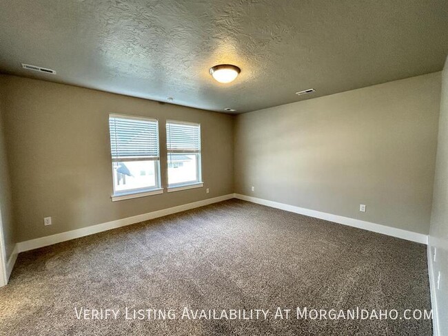 Building Photo - *** $500 Off first months rent! Never live...