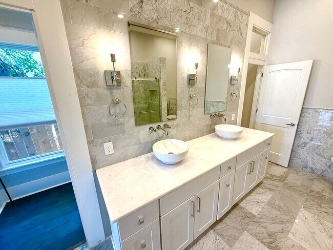 Building Photo - 804 Dawson St