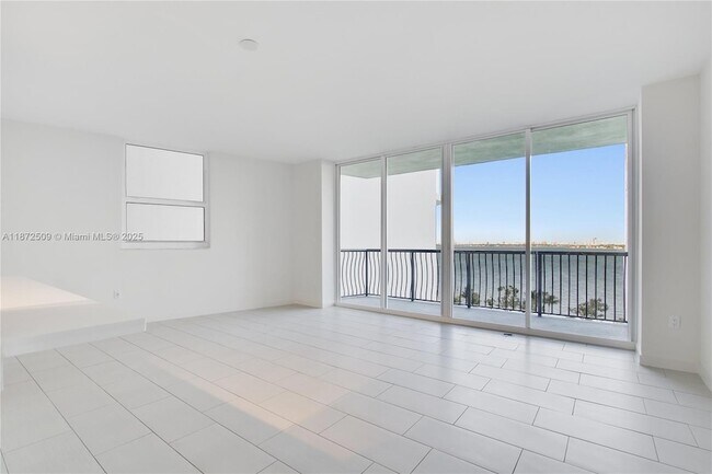 Building Photo - 1756 N Bayshore Dr