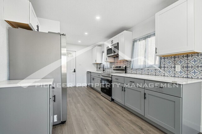 Building Photo - Charming Home with Washer/Dryer and Storage Shed