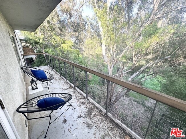 Building Photo - 330 S Barrington Ave