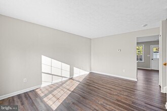 Building Photo - 10505 Tidewater Plains Dr