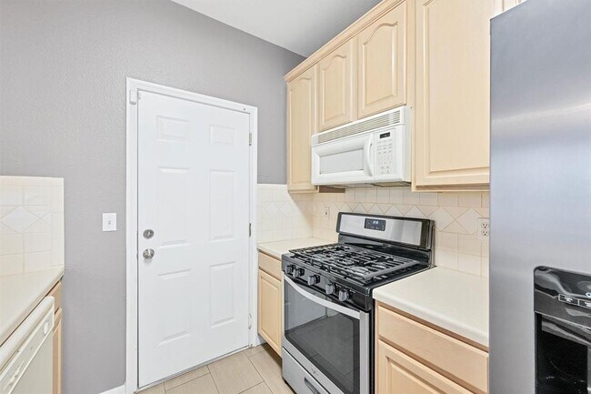 Building Photo - 2100 Pipers Field Dr
