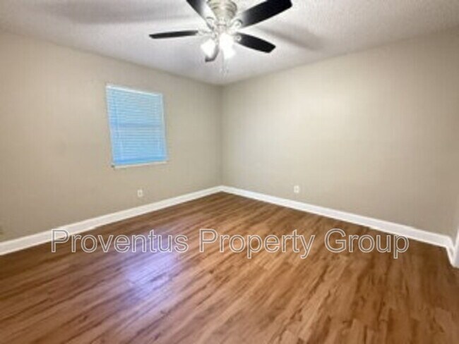 Building Photo - 500 N Crow Rd