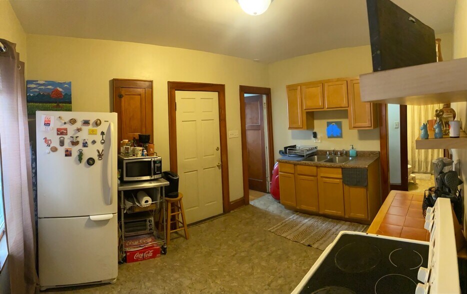 Kitchen - 3449 N Booth St