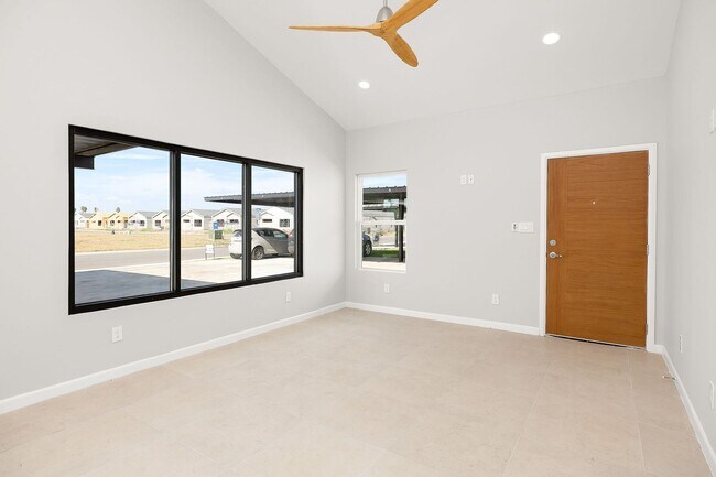 Building Photo - 2700 Mockingbird Rd