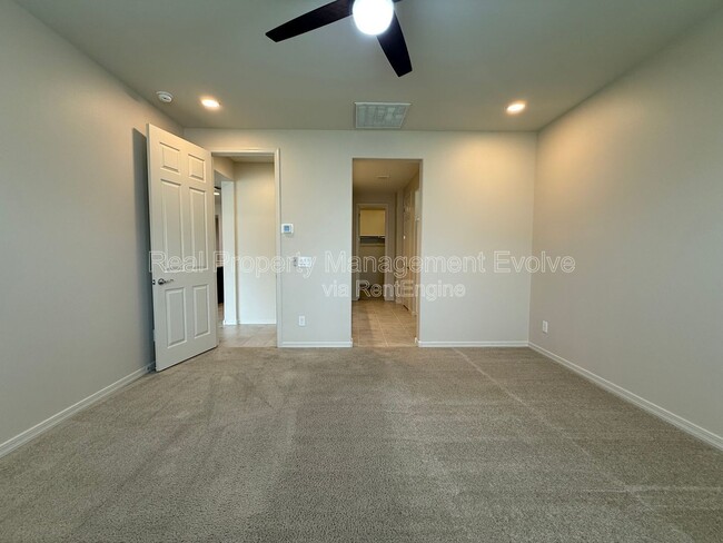 Building Photo - 5811 N 88th Ln