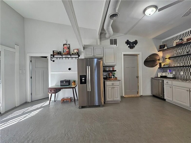 Building Photo - 74 Boulevard, B