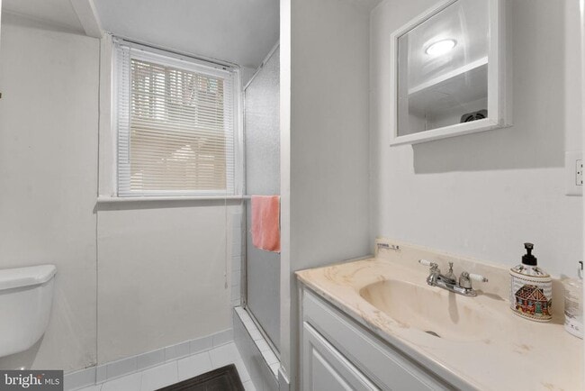 Building Photo - 5816 N Kings Hwy