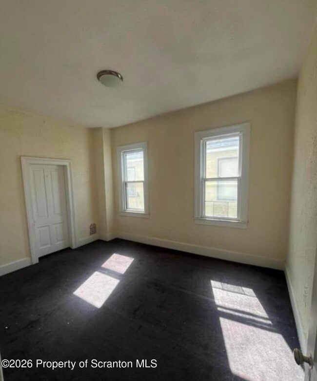 Building Photo - 1351 Capouse Ave