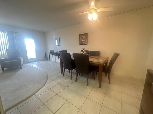 Building Photo - 4037 Harwood D