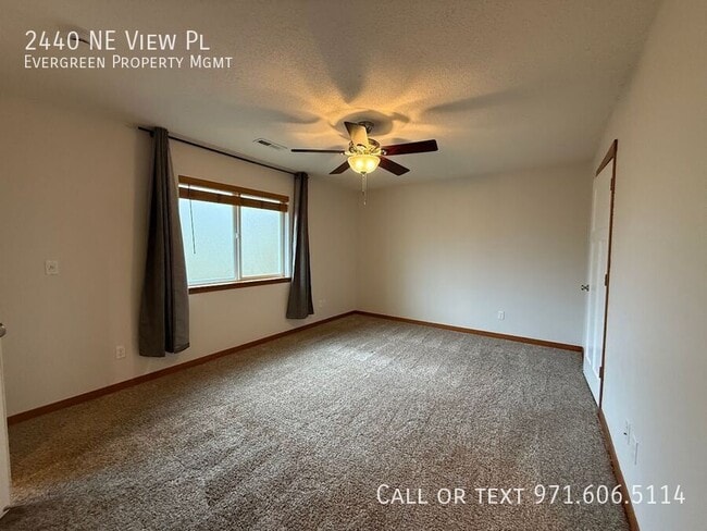 Building Photo - 2440 NE View Pl