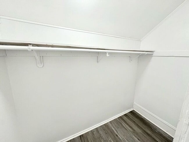 Building Photo - 533 Broadway St