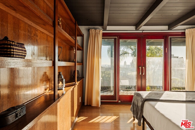 Building Photo - 2002 N Las Palmas Ave