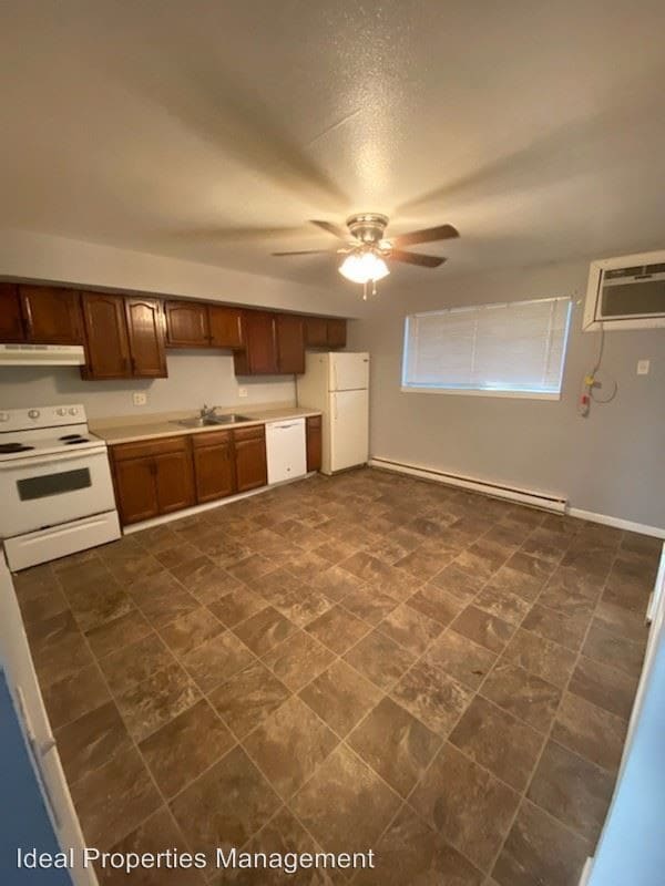 Building Photo - 3241 S Douglas Ave