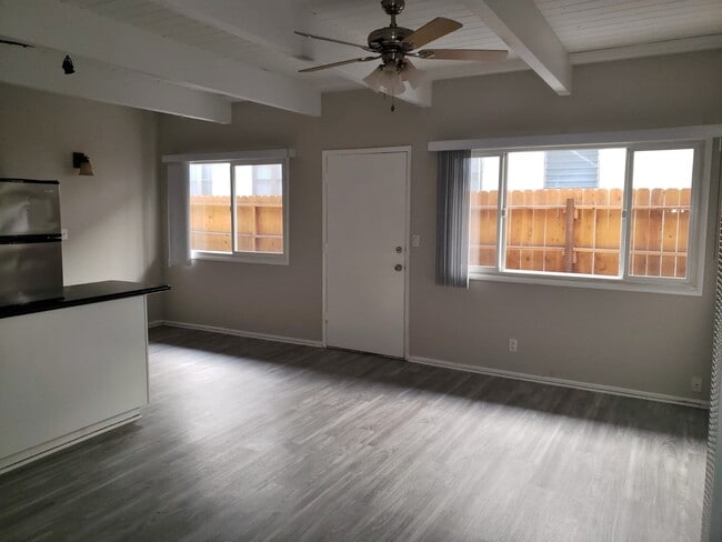 Building Photo - 136HAM