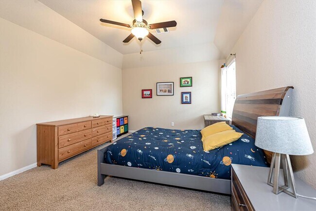 Building Photo - 6 Camplight Court