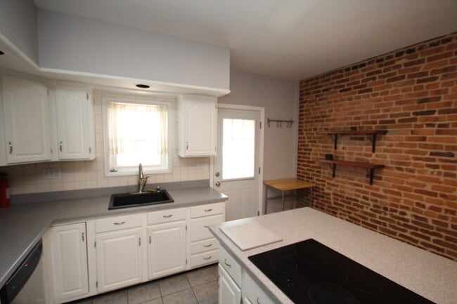 Building Photo - Coming Soon!!  Beautiful, well kept 3 bedr...