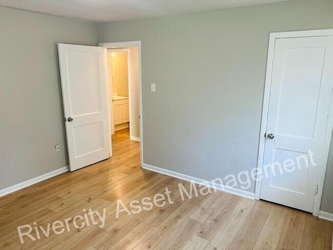 Building Photo - SECTION 8 FRIENDLY!!!! NEWLY RENOVATED READY FOR MOVE IN!!!!