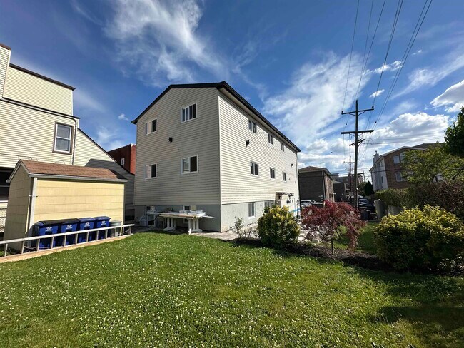 Building Photo - 219 Cliff St