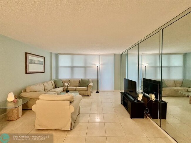 Building Photo - 3725 S Ocean Dr