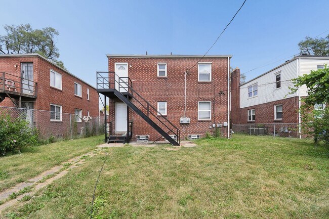 Building Photo - 375 S Chase Ave